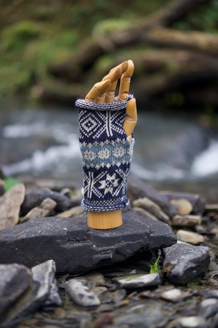 Hand Warmers - Mountain lake / Llyn mynydd